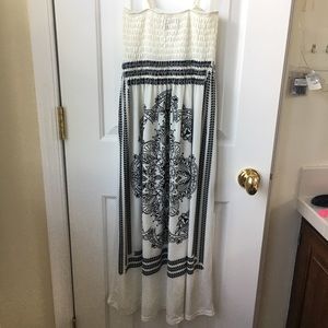 Black and White Sundress With Design